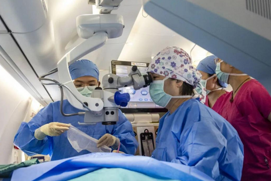 ‘Bệnh viện mắt’ bay khắp nơi tại Trung Quốc