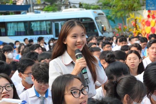 Học sinh trước vô vàn áp lực: Vì đâu nên nỗi?