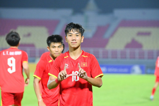 HLV Hoàng Văn Phúc: 'Khả năng pressing giúp U17 Việt Nam khỏa lấp hạn chế thể hình'