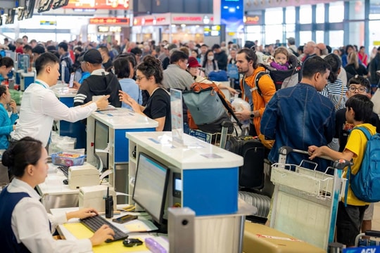 Giá vé máy bay dịp 30/4: Tăng nhiệt theo giờ, chặng nào đắt đỏ nhất?