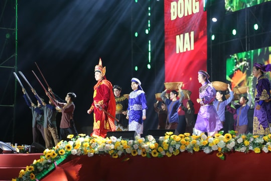 Hàng nghìn người dự đêm nghệ thuật bên sông Đồng Nai