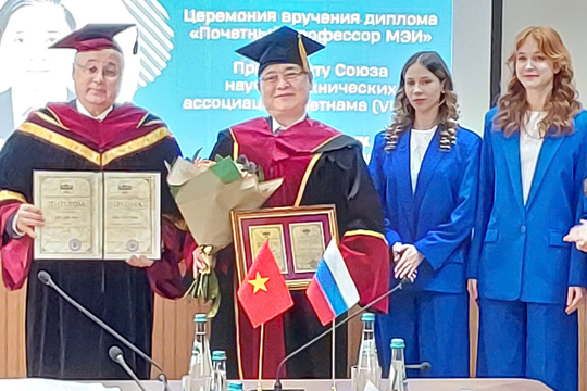 TSKH Phan Xuân Dũng nhận danh hiệu Giáo sư Danh dự của Đại học MPEI