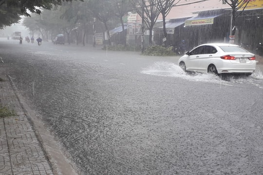 Thời tiết hôm nay 3/5: Chiều nay gió mùa Đông Bắc tràn về, mưa lớn cục bộ ở miền Bắc