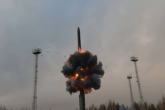 Tin vũ khí hôm nay 7/5: Ukraine trình làng tên lửa hành trình tầm bắn 3.000 km