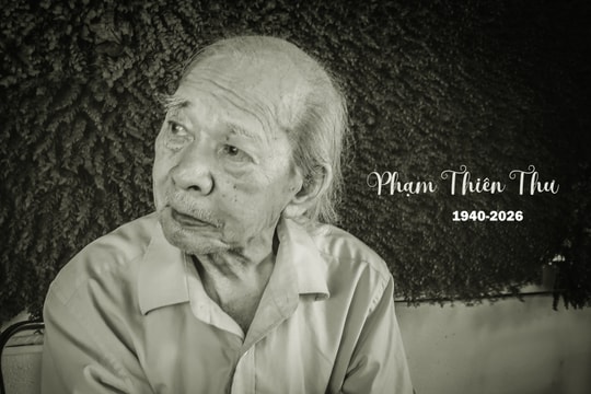Nhà thơ Phạm Thiên Thư qua đời: Ai mang bụi đỏ đi rồi?