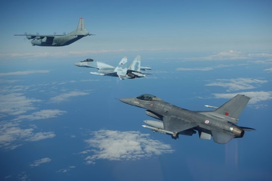 Tin vũ khí hôm nay 9/5: Tiêm kích F-16 NATO chạm trán Su-35 Nga trên biển Baltic