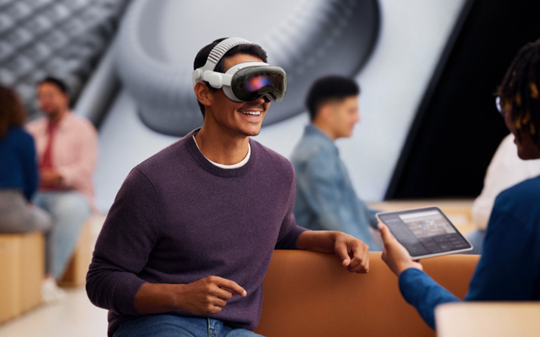 Ít nhất 2 năm nữa mới có Apple Vision Pro mới
