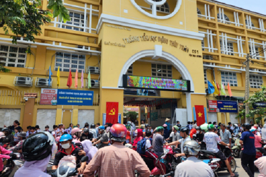 Vì sao học sinh trường Đặng Thùy Trâm bị ngộ độc thực phẩm?