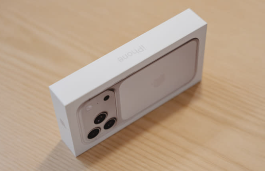 Lý do hộp iPhone nổi tiếng khó mở