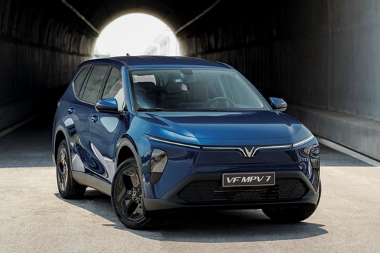 VinFast VF MPV 7: Mẫu xe trọn vẹn cho gia đình vì rộng rãi, chạy 'bốc', chi phí hời