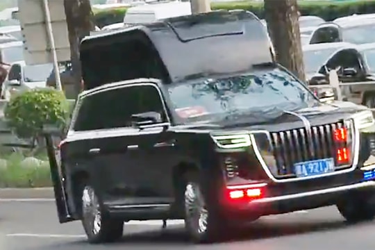 Giải mã chiếc SUV Trung Quốc bí ẩn xuất hiện trong đoàn hộ tống ông Trump