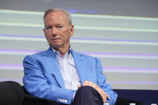 Cựu CEO Google bị sinh viên la ó khi nói về AI ở lễ tốt nghiệp