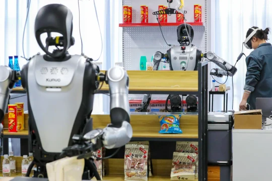 Cách Trung Quốc đào tạo nghề cho robot AI đi làm hàng loạt