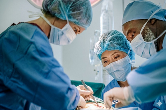 Công nghệ ‘hàn mô’ đang thay đổi phẫu thuật ung thư như thế nào?