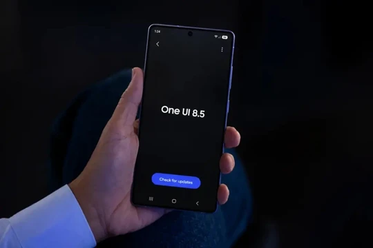 One UI 8.5 gây lỗi chế độ tối trên điện thoại Samsung, nhiều ứng dụng Google hiển thị 'xám xịt' bất thường