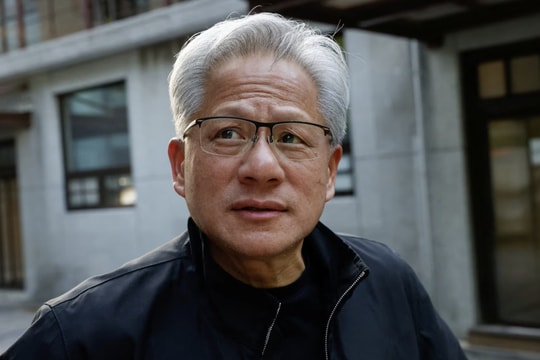 Jensen Huang công kích các CEO viện cớ AI để sa thải nhân viên: ‘Quá lười biếng’
