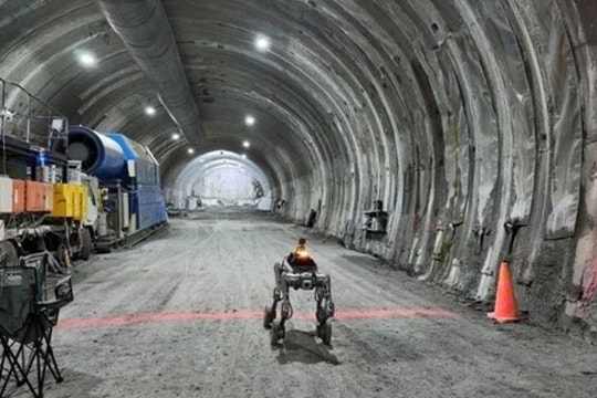 Robot bốn chân xây dựng hầm núi, giúp công trường an toàn hơn