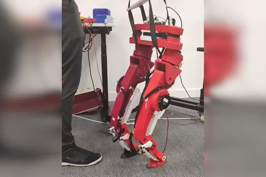 Cận cảnh Robot hình người giá chỉ hơn 60 triệu đồng