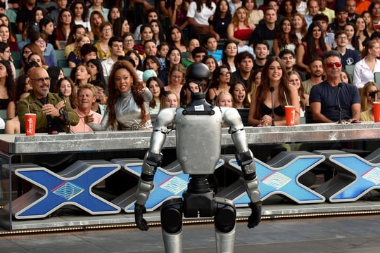 Dàn robot hình người chinh phục ban giám khảo America's Got Talent