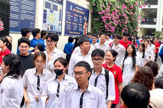 Thi tốt nghiệp THPT 2026: 25 thí sinh bị đình chỉ vì dùng điện thoại