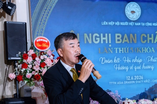 Dùng AI làm trợ lý, giữ trái tim làm gốc: Triết lý giữ chân thế hệ trẻ Việt Nam ở châu Âu