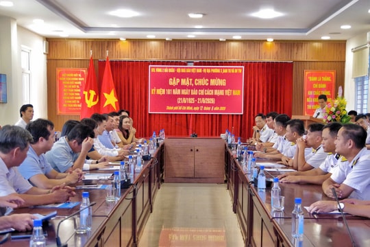 Đoàn các cơ quan báo chí tìm hiểu thực tế tại Vùng Cảnh sát biển 3, Vùng 2 Hải quân