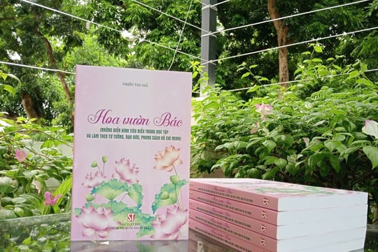 Ra mắt sách 'Hoa vườn Bác'