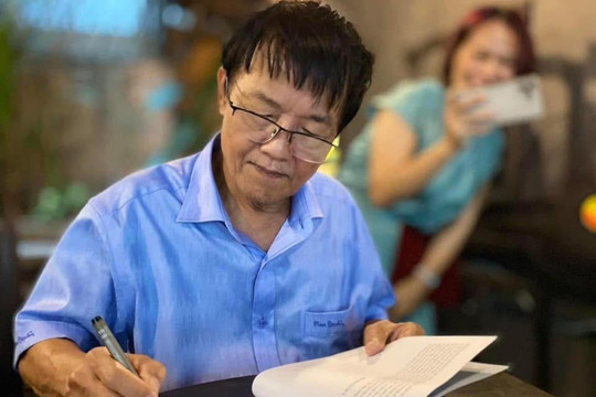 Cây bút Huỳnh Dũng Nhân: 'Tôi may mắn khi gia đình có tới 9 nhà báo'