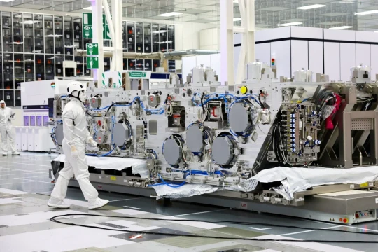 Tin đồn ASML đưa máy EUV sang Trung Quốc bị chế giễu, hé lộ nút thắt lớn nhất ngành chip