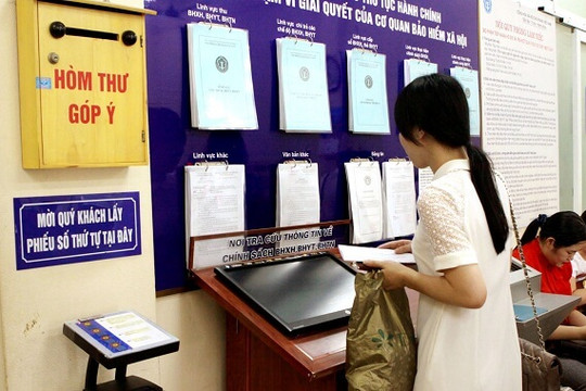 Thủ tục hành chính số: Người dân dần chia tay 'tập hồ sơ giấy'