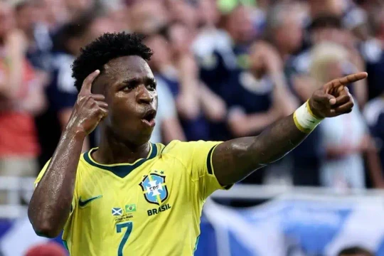 Vinicius và Cunha giúp Brazil dẫn đầu bảng, có thể gặp Nhật Bản