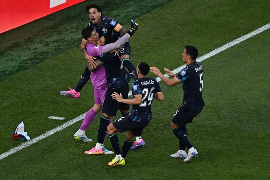Đức lần đầu thua 'đấu súng' World Cup, Paraguay tạo địa chấn, VAR gây tranh cãi