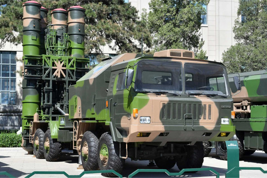Tin vũ khí hôm nay 1/7: Khách hàng châu Âu đầu tiên của hệ thống phòng không HQ-9 Trung Quốc