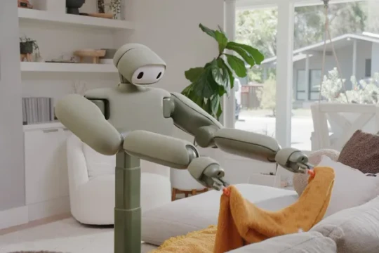 Robot Isaac gây sốt không ngón tay nhưng gấp quần áo, dọn nhà thành thạo hơn con người