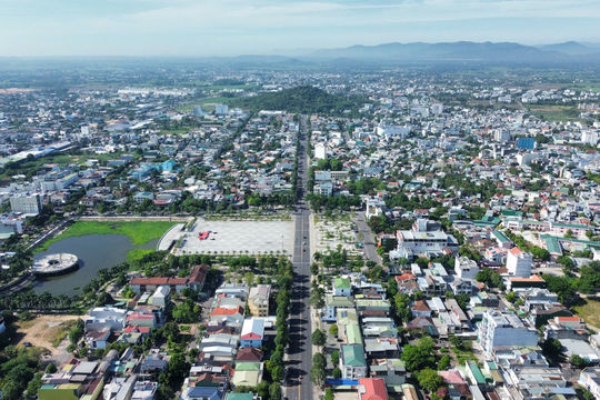 Quảng Ngãi hạ mục tiêu tăng trưởng xuống 9%, đẩy mạnh nhiều dự án hạ tầng, bất động sản trọng điểm