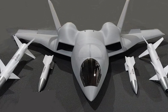Mỹ ra mắt UAV đánh chặn in 3D: Câu trả lời mới cho mối nguy từ drone bầy đàn