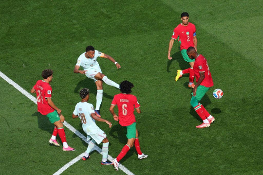 Mbappe trả lời Messi bằng siêu phẩm, Morocco chỉ còn cái bóng của chính mình