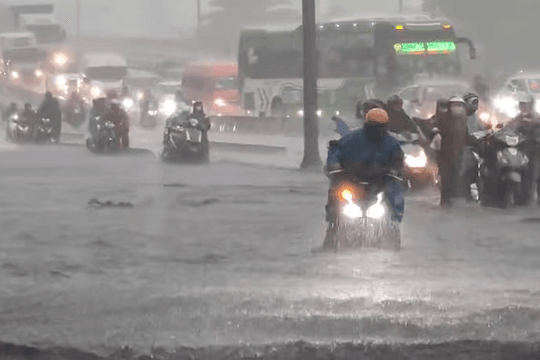 Thời tiết hôm nay 10/7: Mưa dông diện rộng khắp vùng núi, trung du Bắc Bộ và tỉnh Quảng Ninh