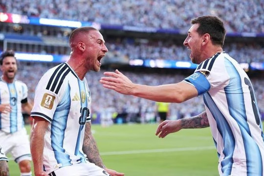 Messi vì cả đội, cả đội vì Messi