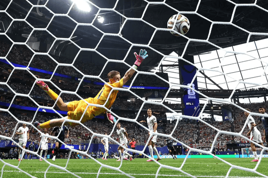 Tranh HCĐ World Cup 2026: Giữa hai bờ eo biển Manche