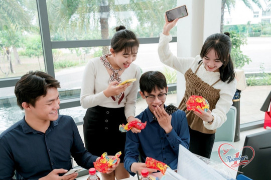 Hơn 5,4 triệu lượt tham gia 'Xé ngay trúng liền': Điều người ta mong sau mỗi lần xé nhãn