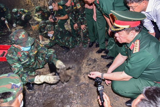 Công nghệ ‘nhìn’ xuyên lòng đất dẫn đường tìm mộ liệt sĩ tại Công viên Lê Thị Riêng