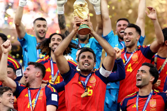 Tây Ban Nha khép lại kỉ nguyên của Messi và chấm dứt giấc mơ của Argentina
