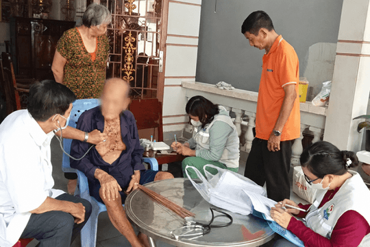 TP.HCM đưa bác sĩ đến tận nhà, hơn 1.000 người yếu thế được chăm sóc