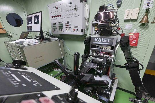 Robot Hàn Quốc lái tàu chiến do nguy cơ thiếu binh sĩ