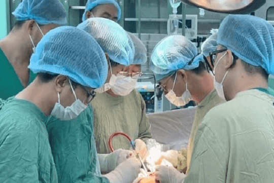 Một ca mổ đặc biệt hé lộ cuộc ‘lột xác’ của y tế tuyến tỉnh