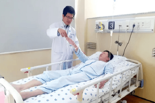 Vì sao nhiều người vượt qua đột quỵ nhưng không còn là chính mình?