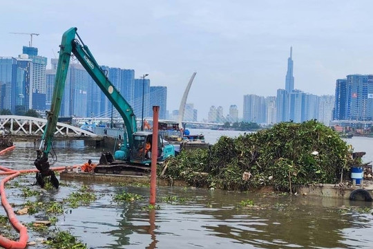 Nhiều sông, kênh rạch trên địa bàn TP.HCM đang ở mức đáng lo ngại