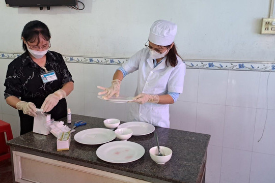 TP.HCM ghi nhận gần 1.400 người ngộ độc thực phẩm trong một năm