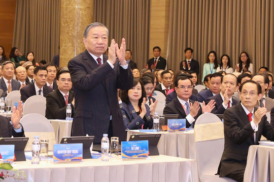 Tổng Bí thư, Chủ tịch nước Tô Lâm dự, phát biểu chỉ đạo Hội nghị Ngoại giao lần thứ 33